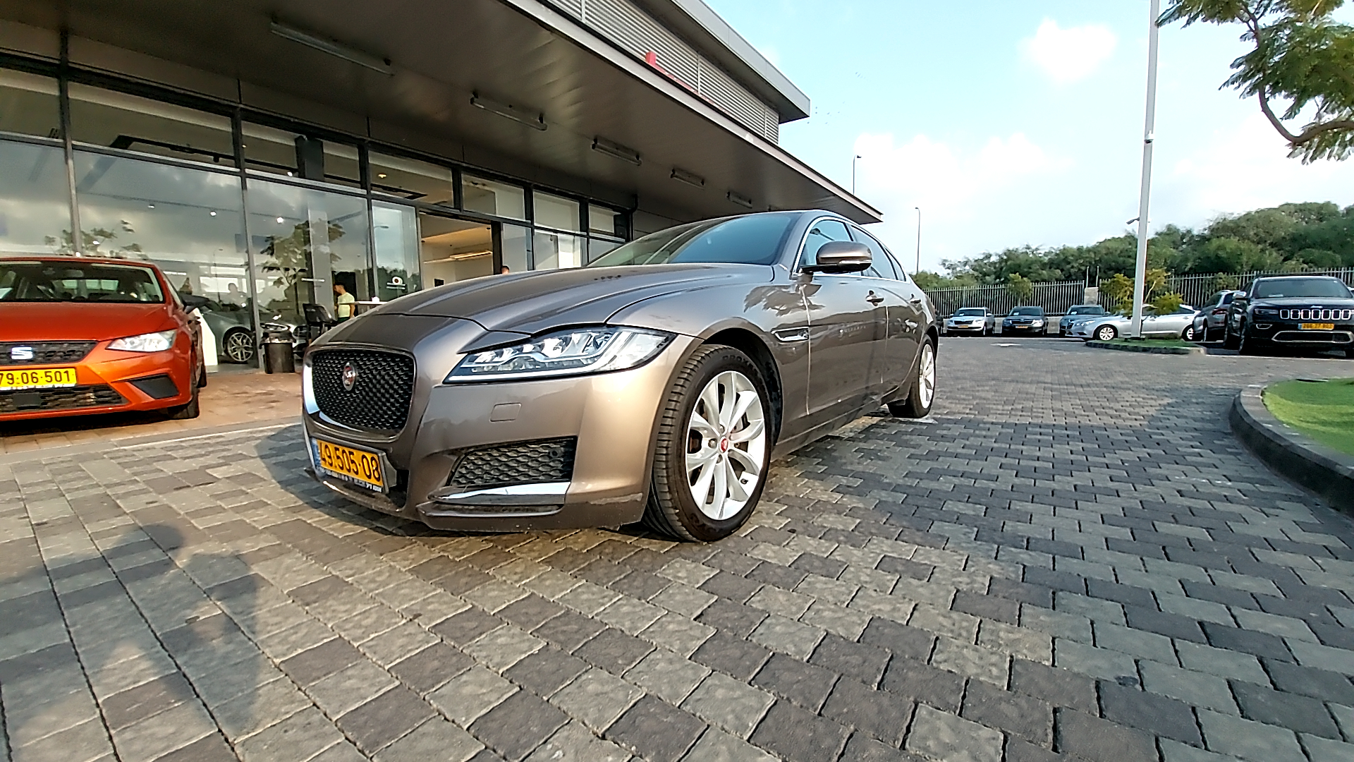 יגואר XF 2017